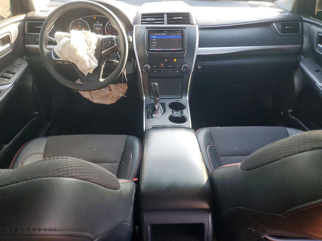 2017 TOYOTA CAMRY LE photo 8
