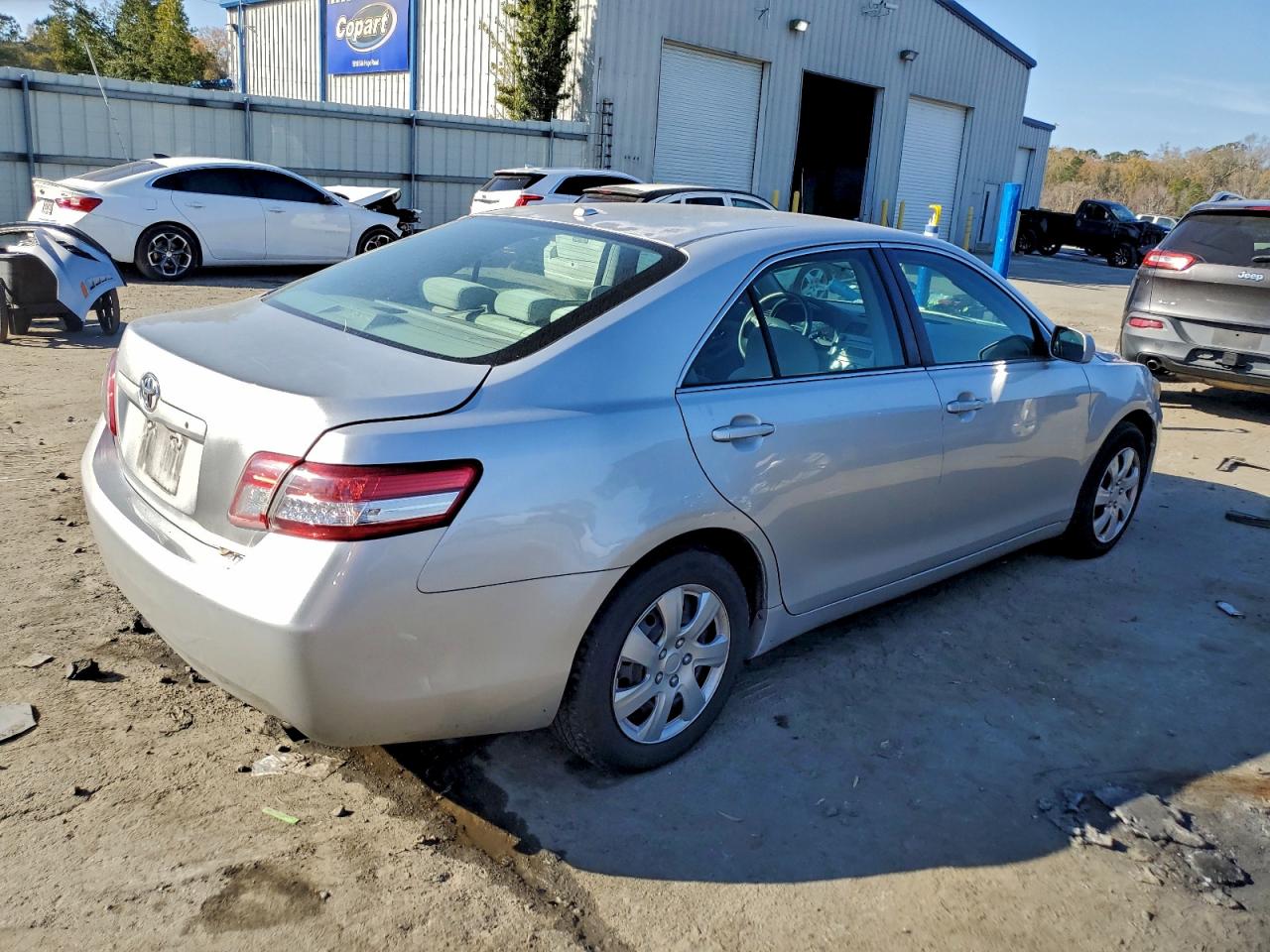 2011 TOYOTA CAMRY BASE photo 3