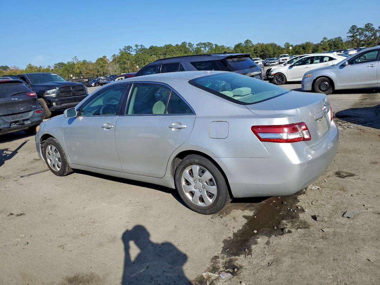 2011 TOYOTA CAMRY BASE photo 2