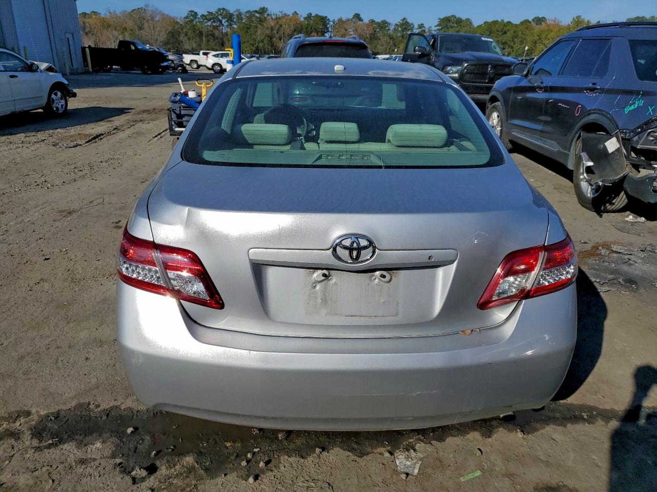 2011 TOYOTA CAMRY BASE photo 6