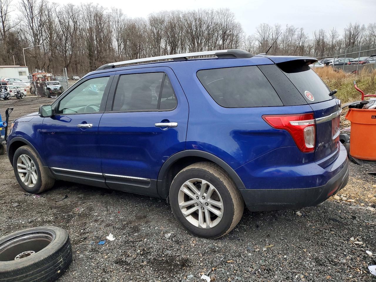 2015 FORD EXPLORER XLT photo 2