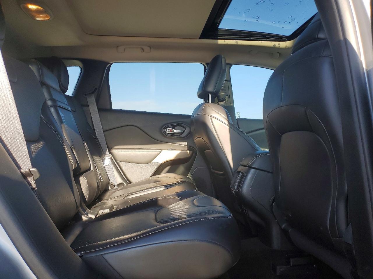 2017 JEEP CHEROKEE LIMITED photo 11