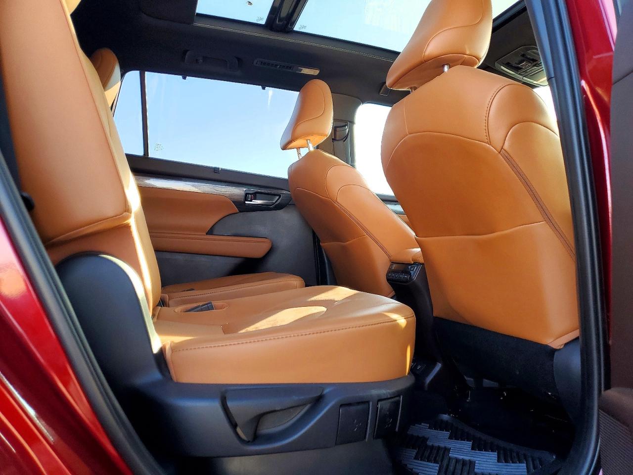 2021 TOYOTA HIGHLANDER PLATINUM photo 11