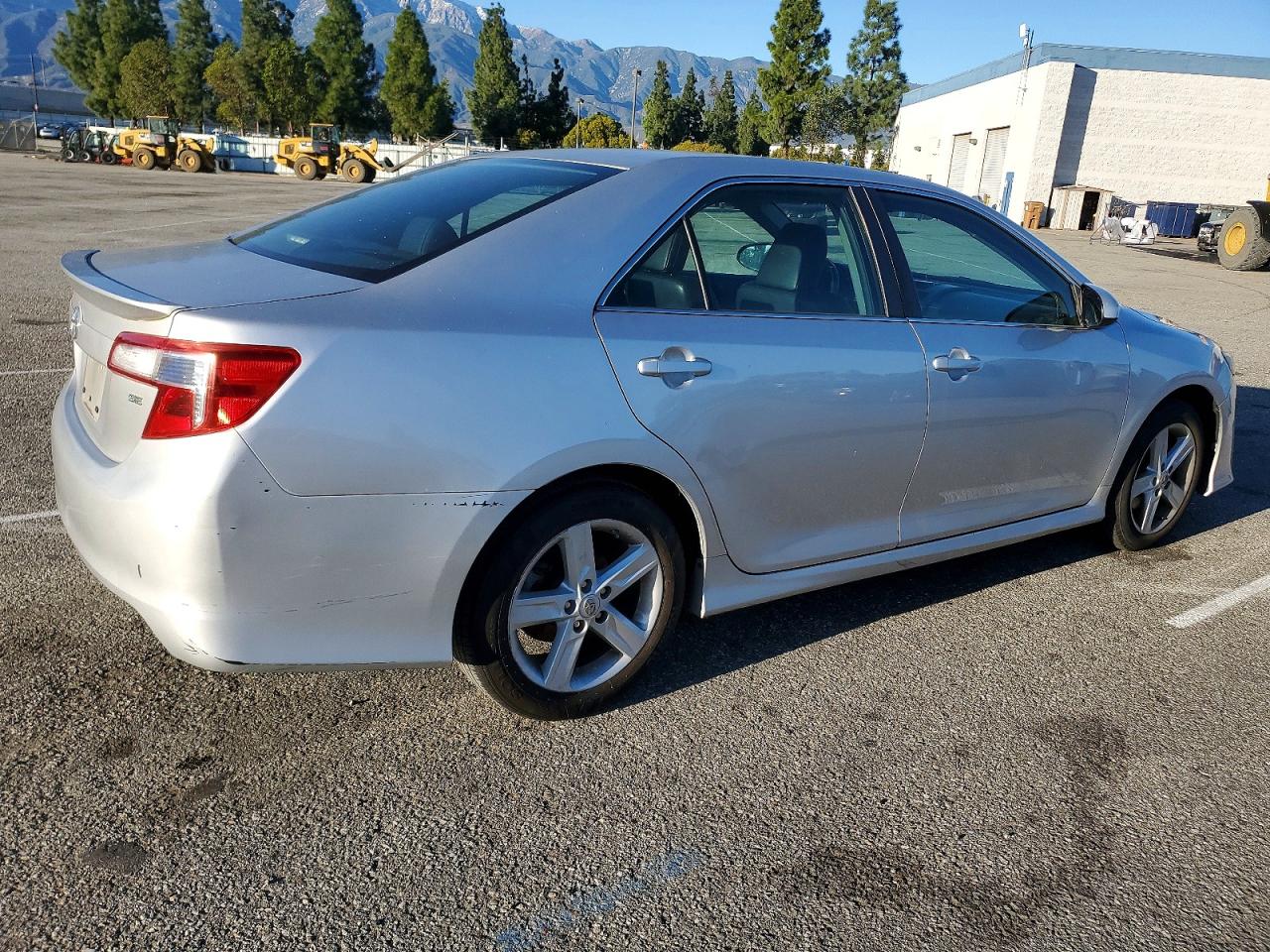 2013 TOYOTA CAMRY L photo 5