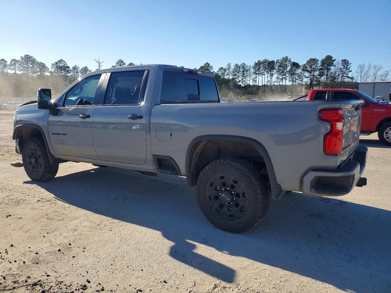 2024 CHEVROLET SILVERADO K2500 HEAVY DUTY LT photo 2