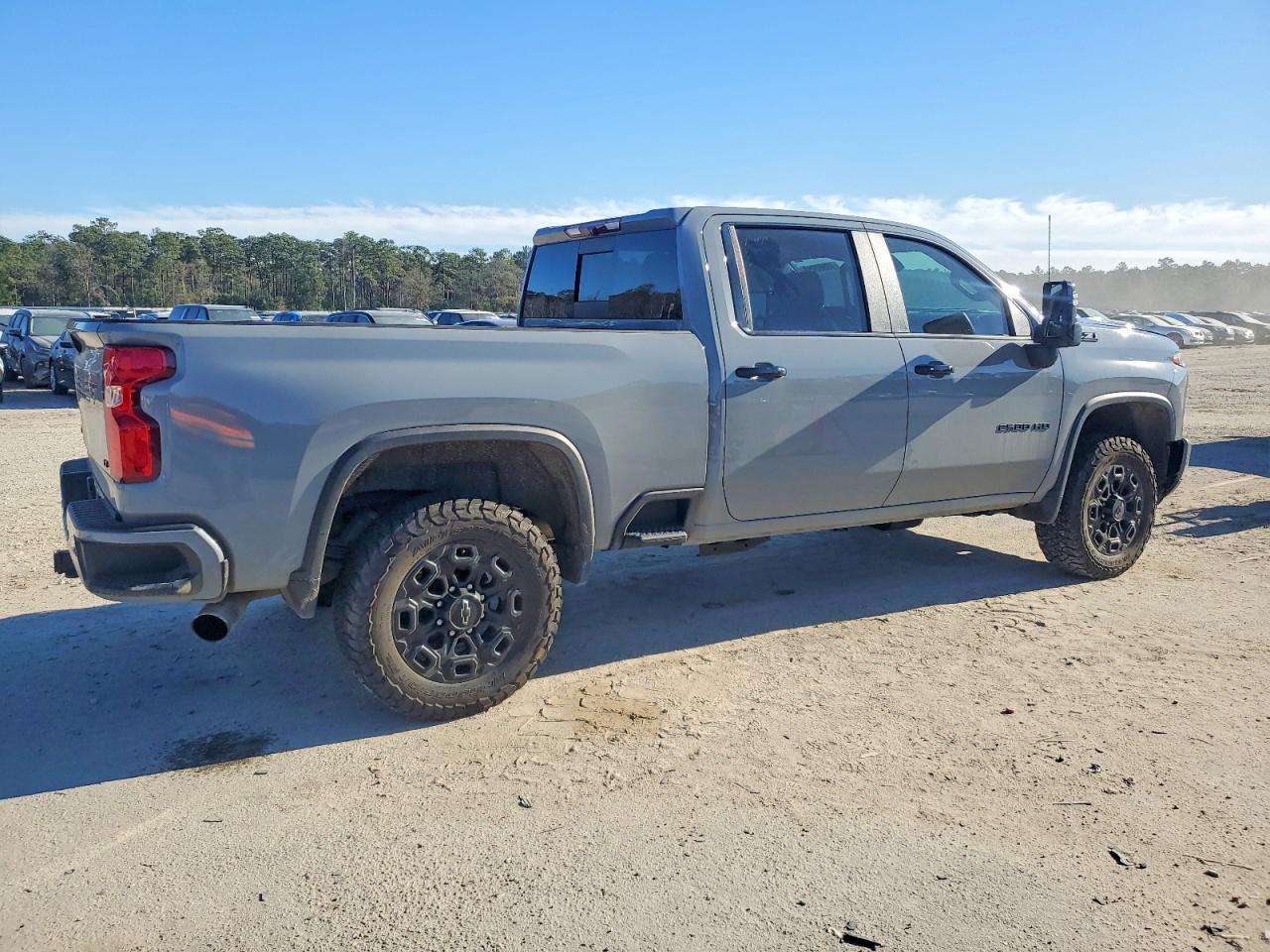 2024 CHEVROLET SILVERADO K2500 HEAVY DUTY LT photo 3