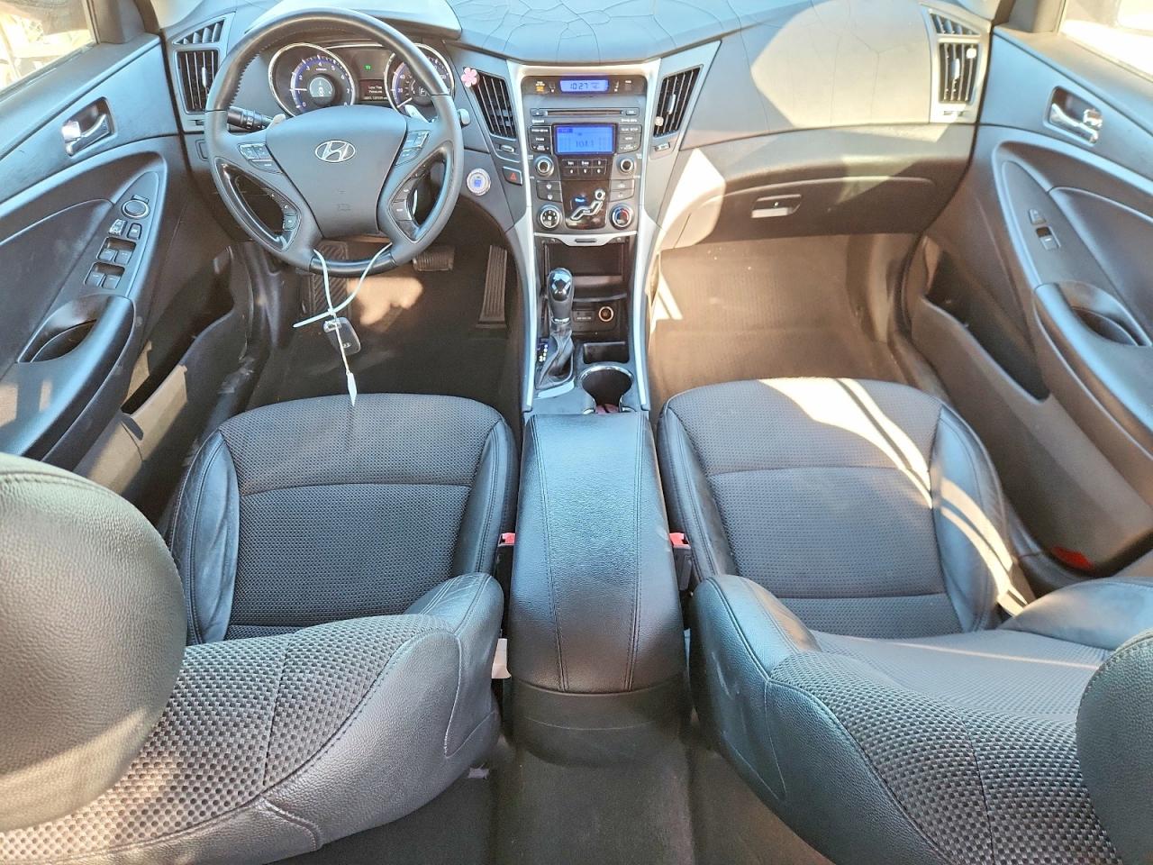 2013 HYUNDAI SONATA SE photo 8