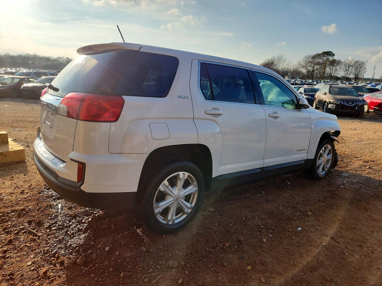 2017 GMC TERRAIN SLE photo 3