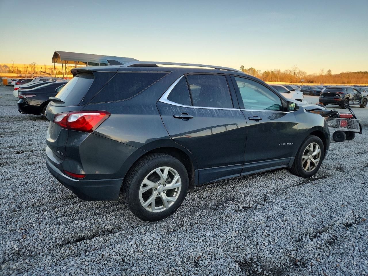 2019 CHEVROLET EQUINOX LT photo 3