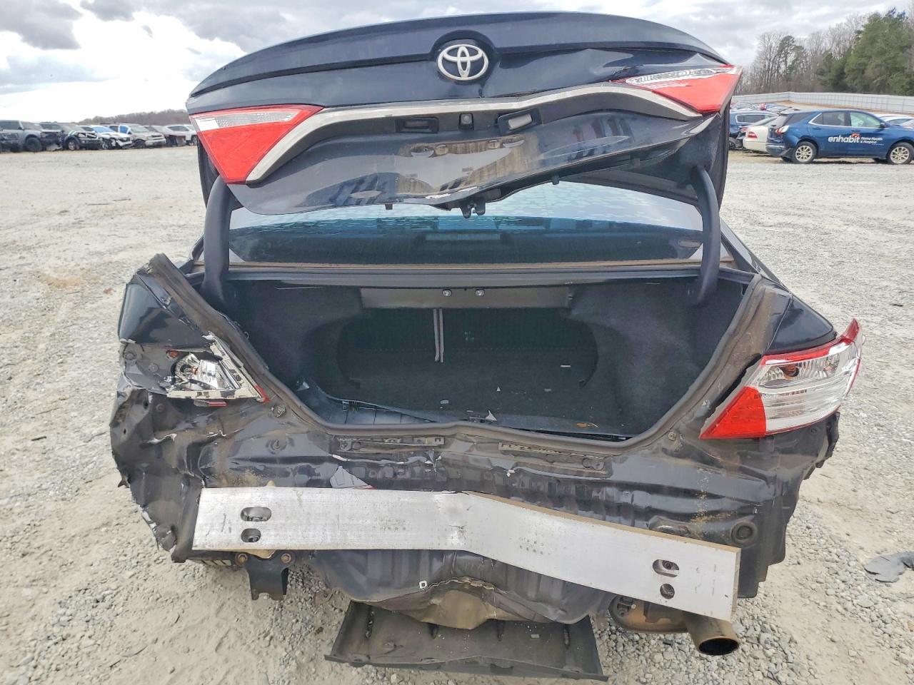 2015 TOYOTA CAMRY LE photo 6