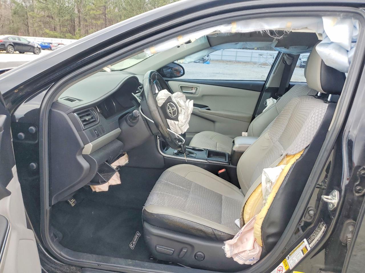 2015 TOYOTA CAMRY LE photo 7