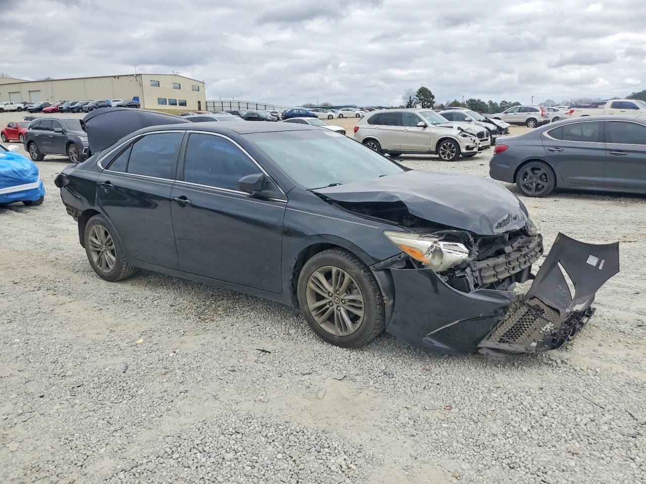 2015 TOYOTA CAMRY LE photo 4
