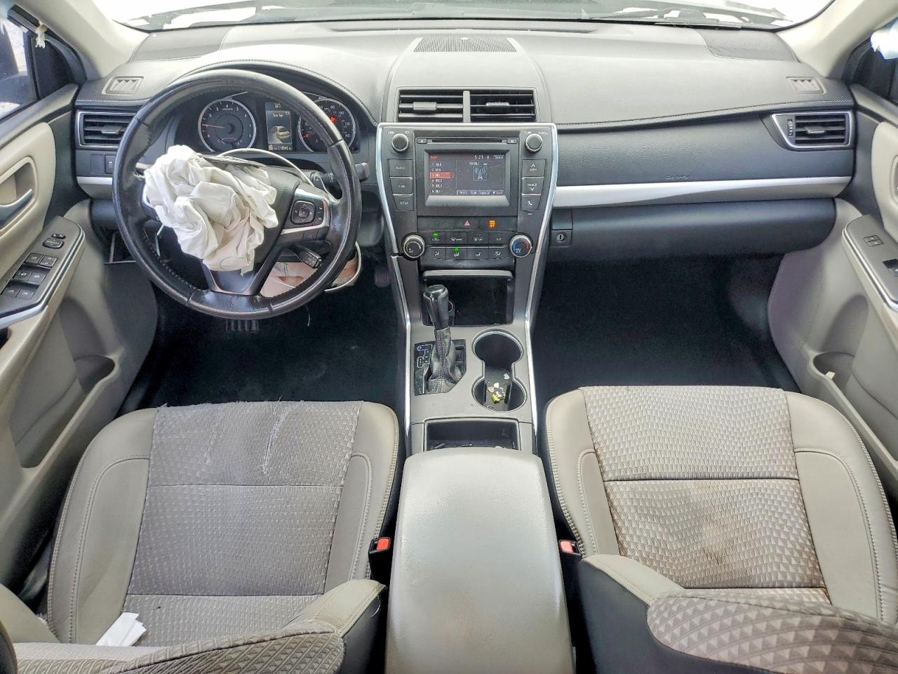 2015 TOYOTA CAMRY LE photo 8