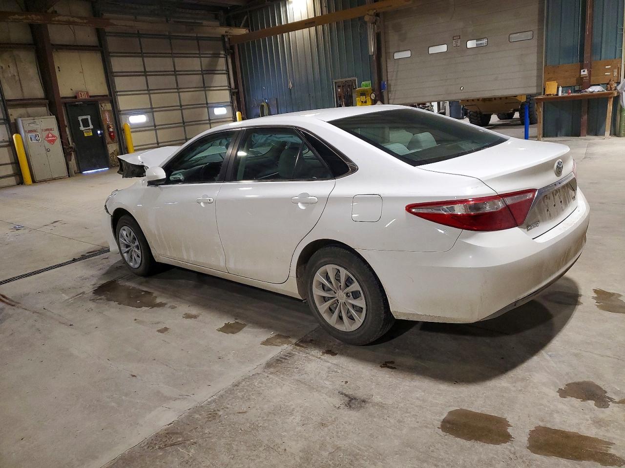2017 TOYOTA CAMRY LE photo 4