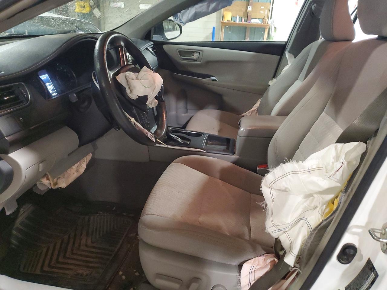 2017 TOYOTA CAMRY LE photo 19