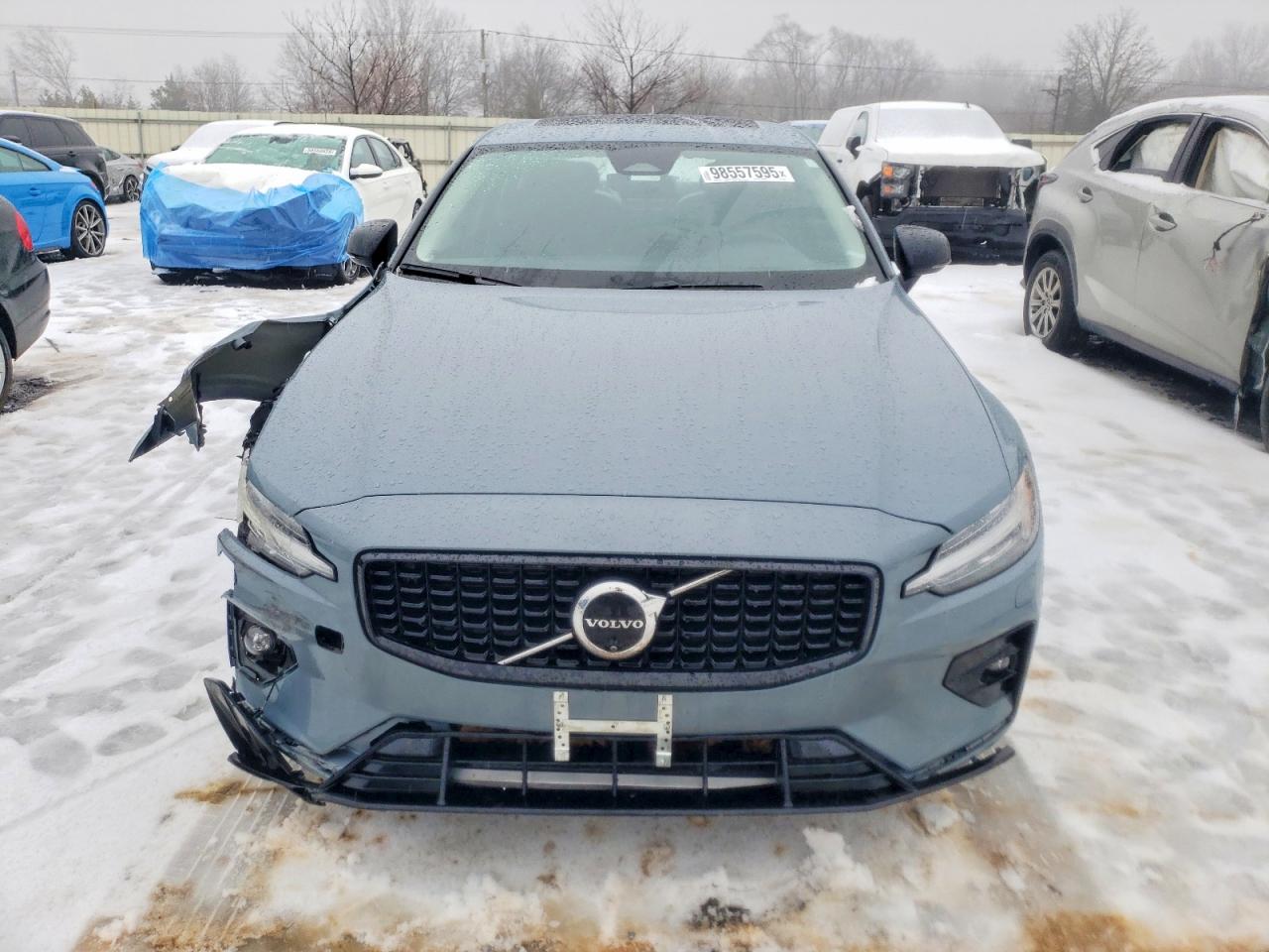2024 VOLVO S60 PLUS photo 5