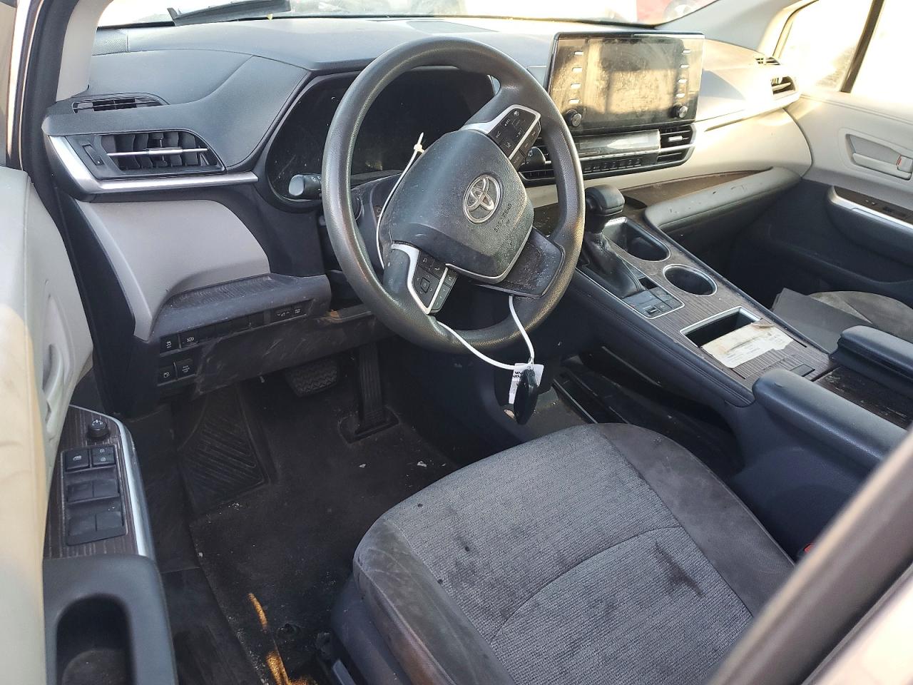 2021 TOYOTA SIENNA LE photo 8