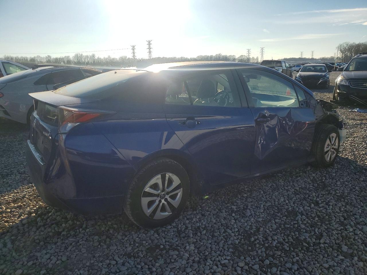 2017 TOYOTA PRIUS photo 3