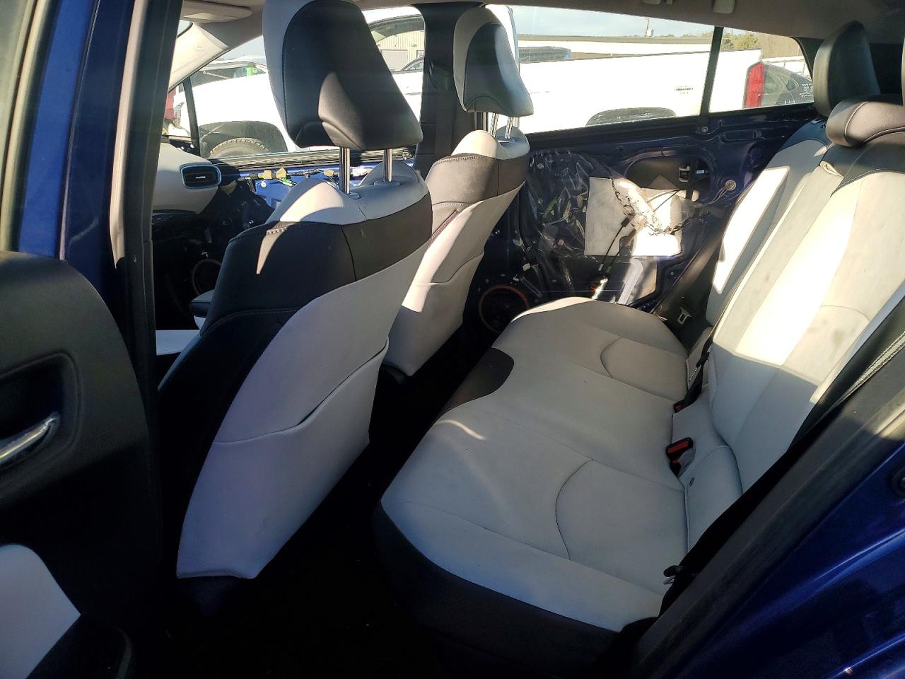 2017 TOYOTA PRIUS photo 10