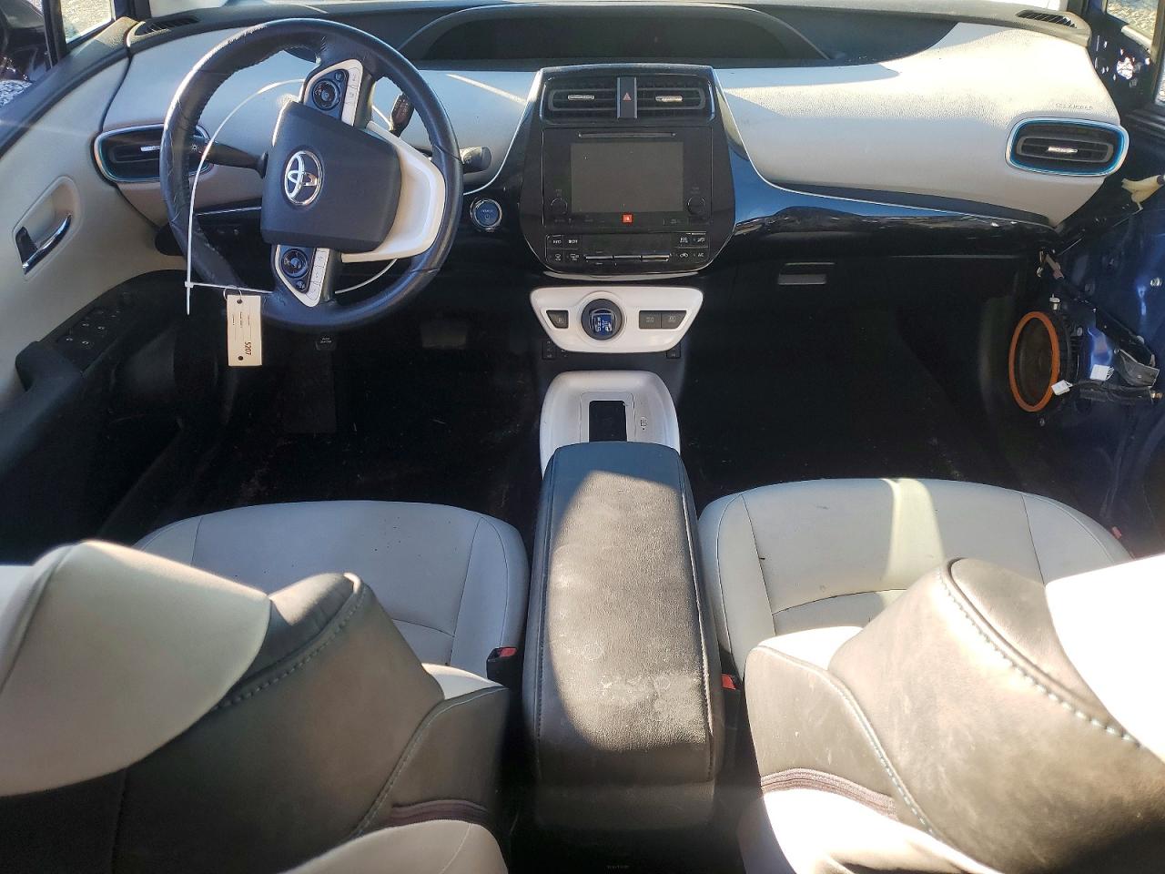 2017 TOYOTA PRIUS photo 8