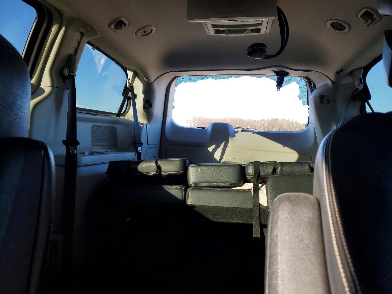 2013 CHRYSLER TOWN & COUNTRY TOURING photo 10