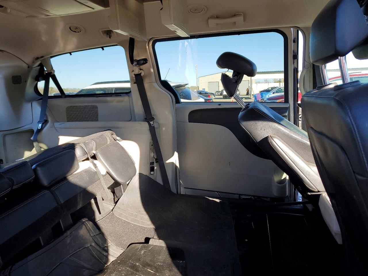 2013 CHRYSLER TOWN & COUNTRY TOURING photo 11
