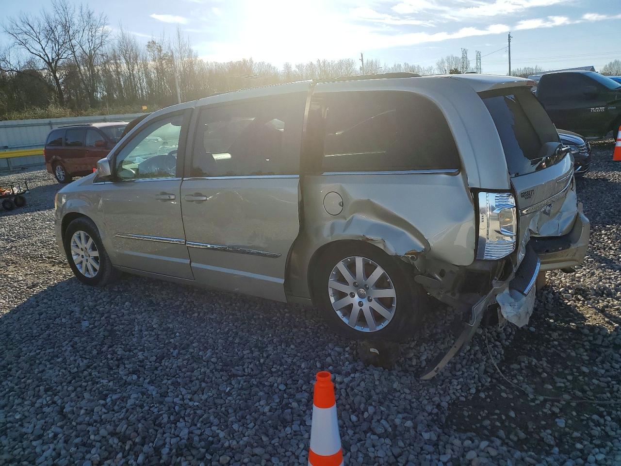 2013 CHRYSLER TOWN & COUNTRY TOURING photo 2