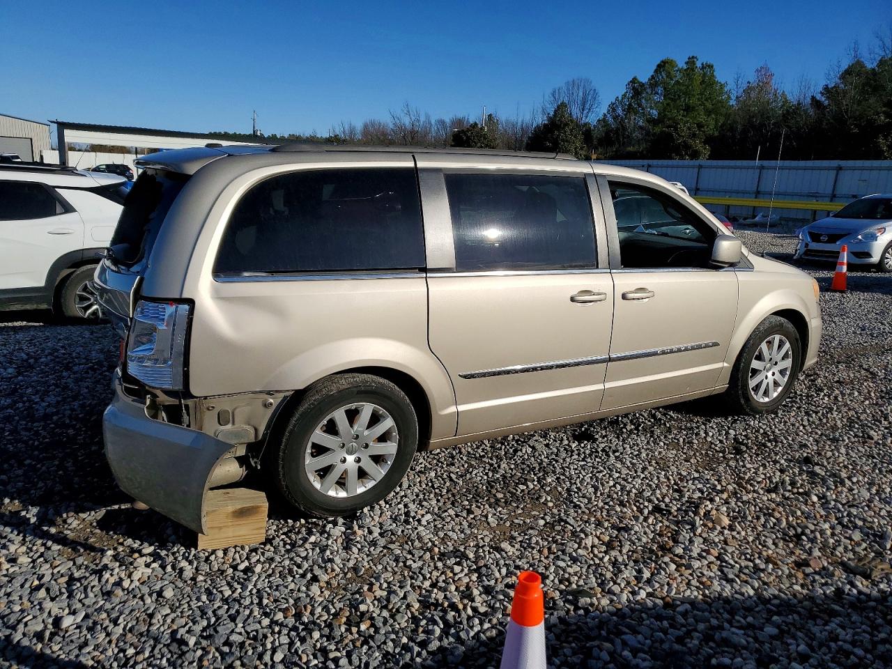 2013 CHRYSLER TOWN & COUNTRY TOURING photo 3