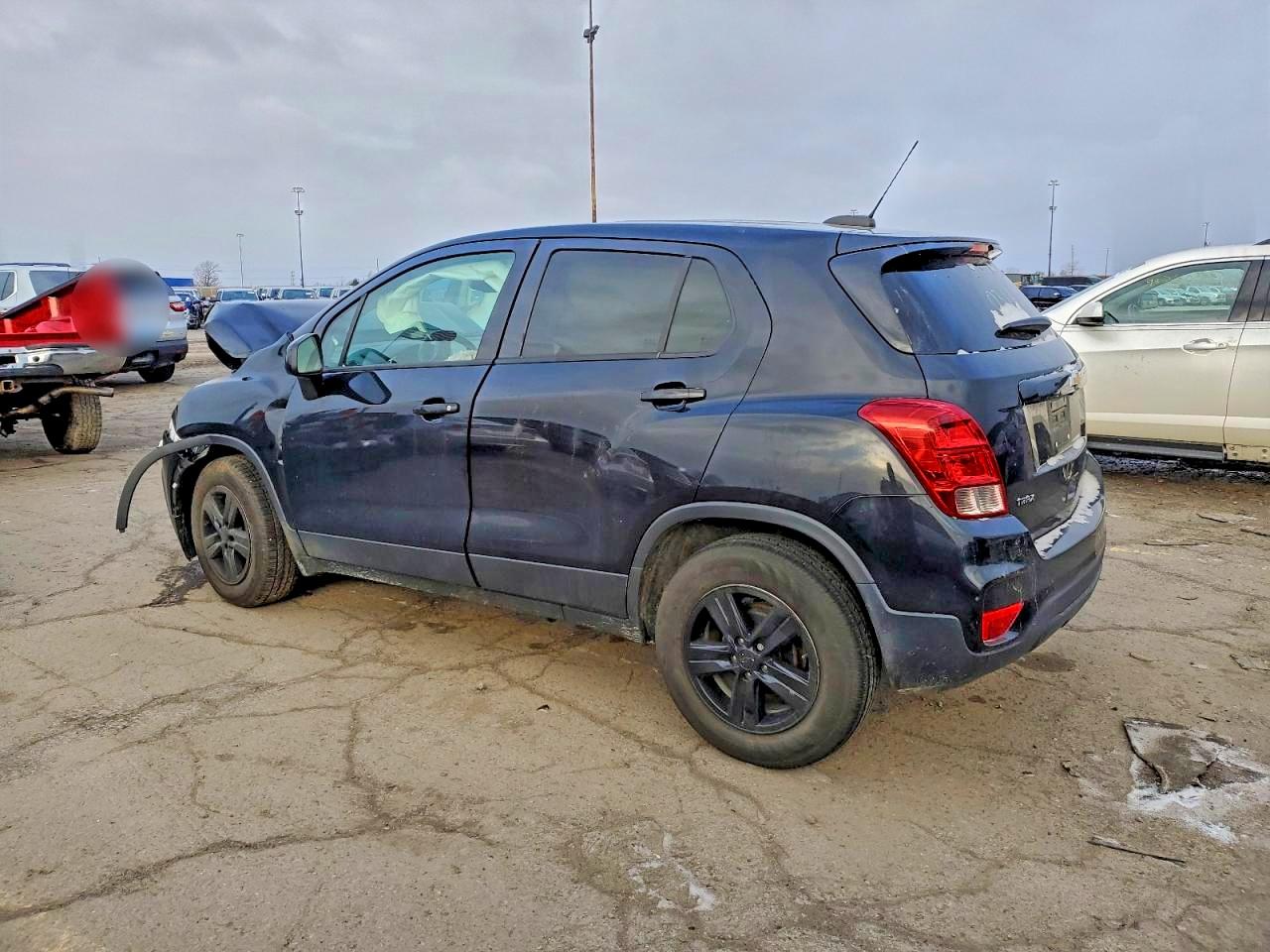 2020 CHEVROLET TRAX LS photo 2