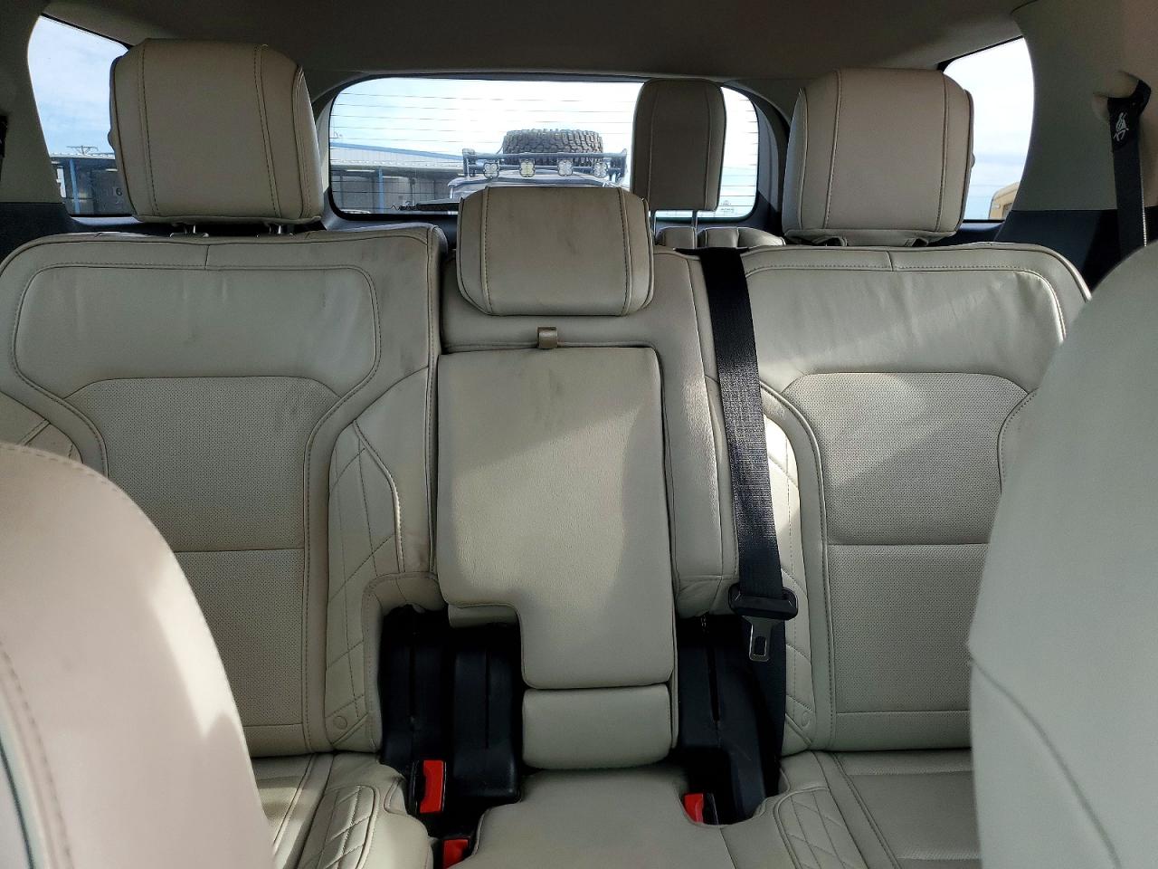2016 FORD EXPLORER PLATINUM photo 19