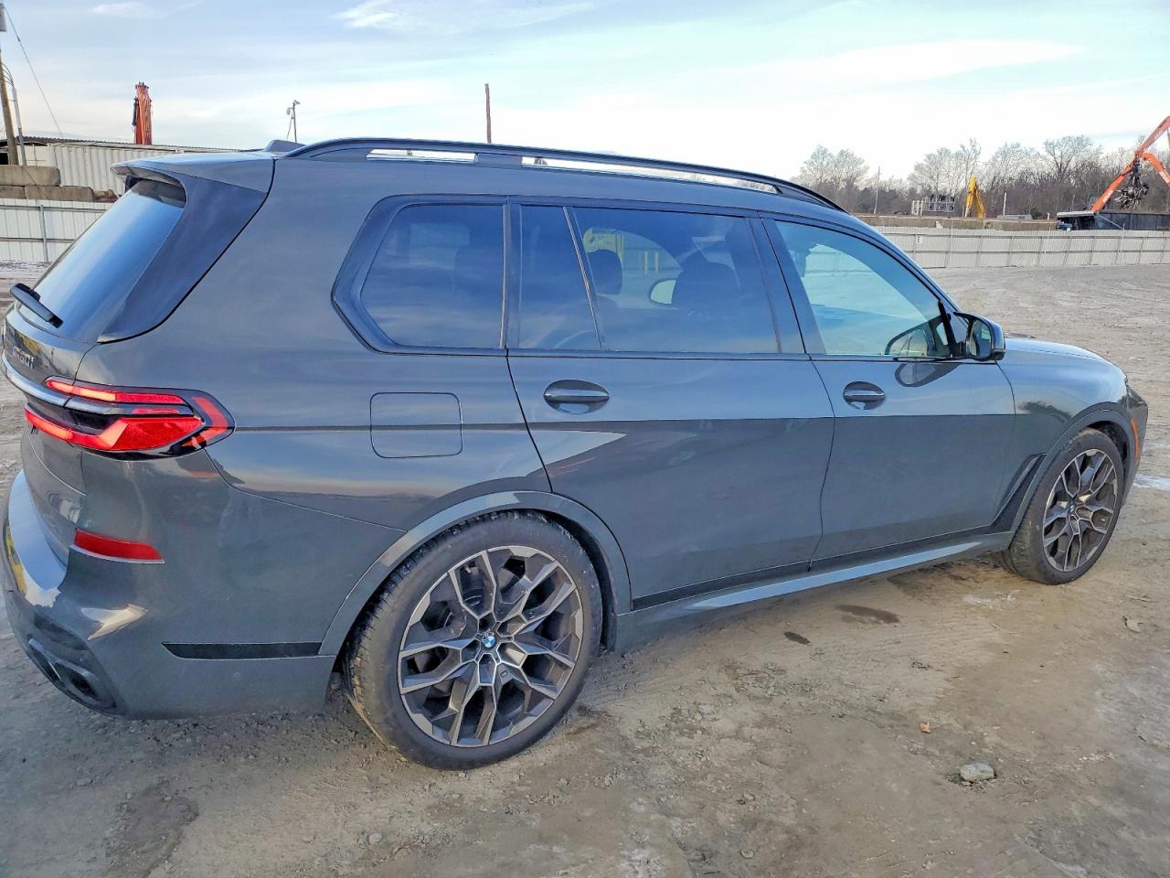 2025 BMW X7 M60I photo 3