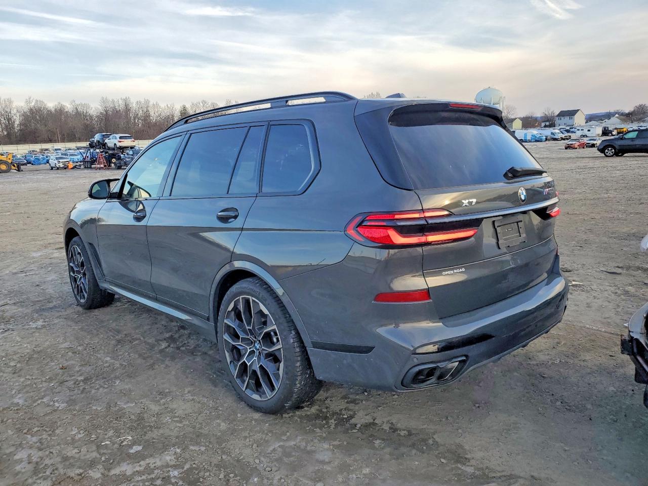 2025 BMW X7 M60I photo 2