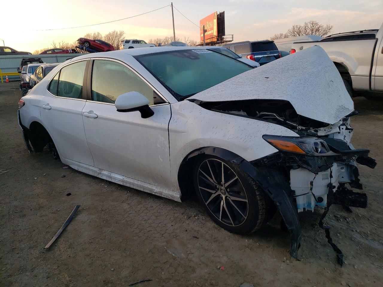 2021 TOYOTA CAMRY SE photo 4