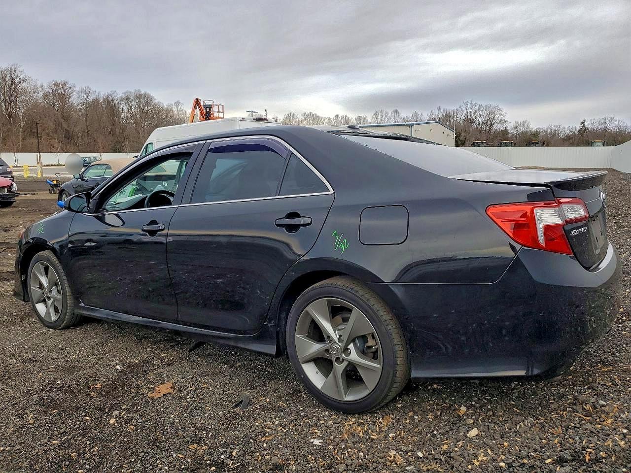2012 TOYOTA CAMRY photo 3