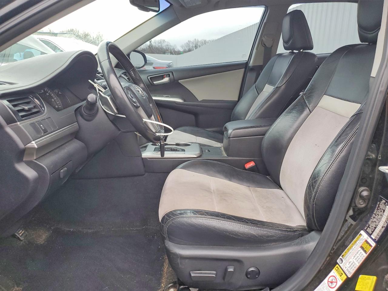 2012 TOYOTA CAMRY photo 13