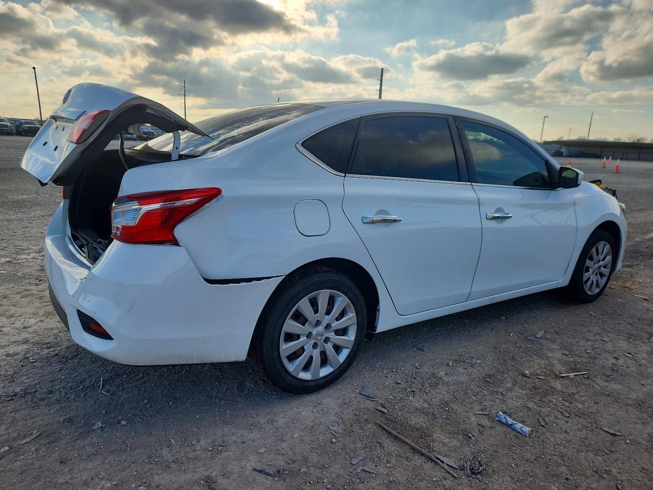 2018 NISSAN SENTRA S photo 3