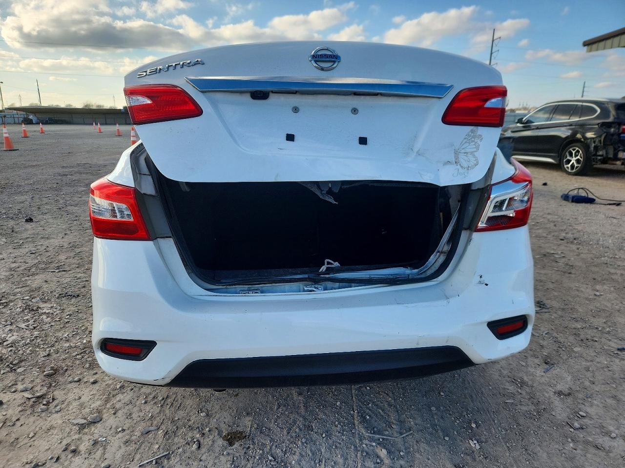 2018 NISSAN SENTRA S photo 6