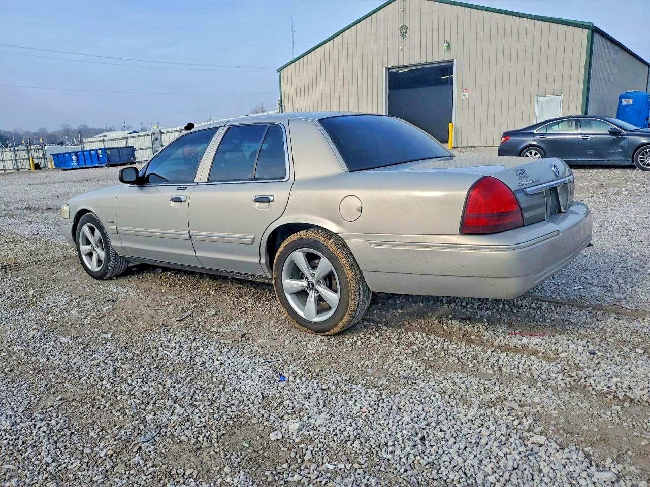 2009 MERCURY GRAND MARQUIS LS photo 2