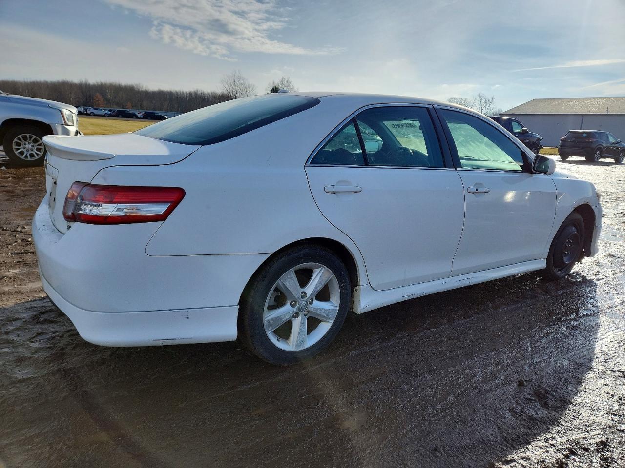 2010 TOYOTA CAMRY BASE photo 3