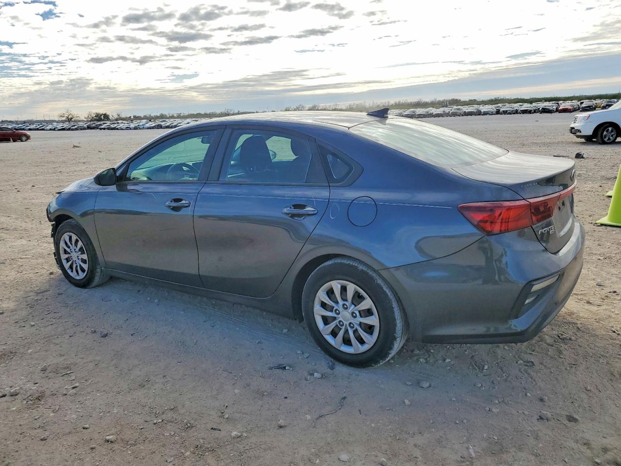2019 KIA FORTE FE photo 2