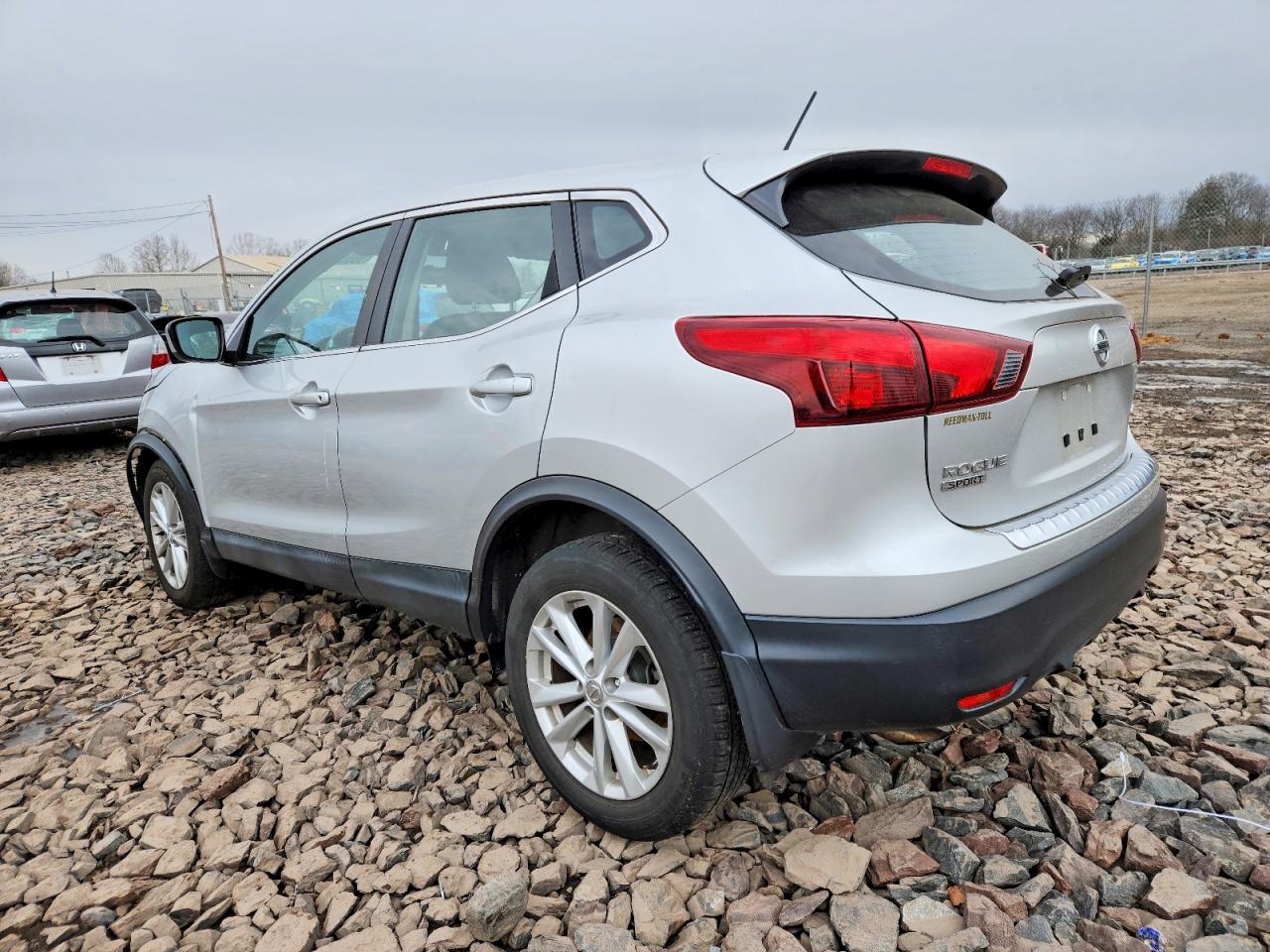 2018 NISSAN ROGUE SPORT S photo 2