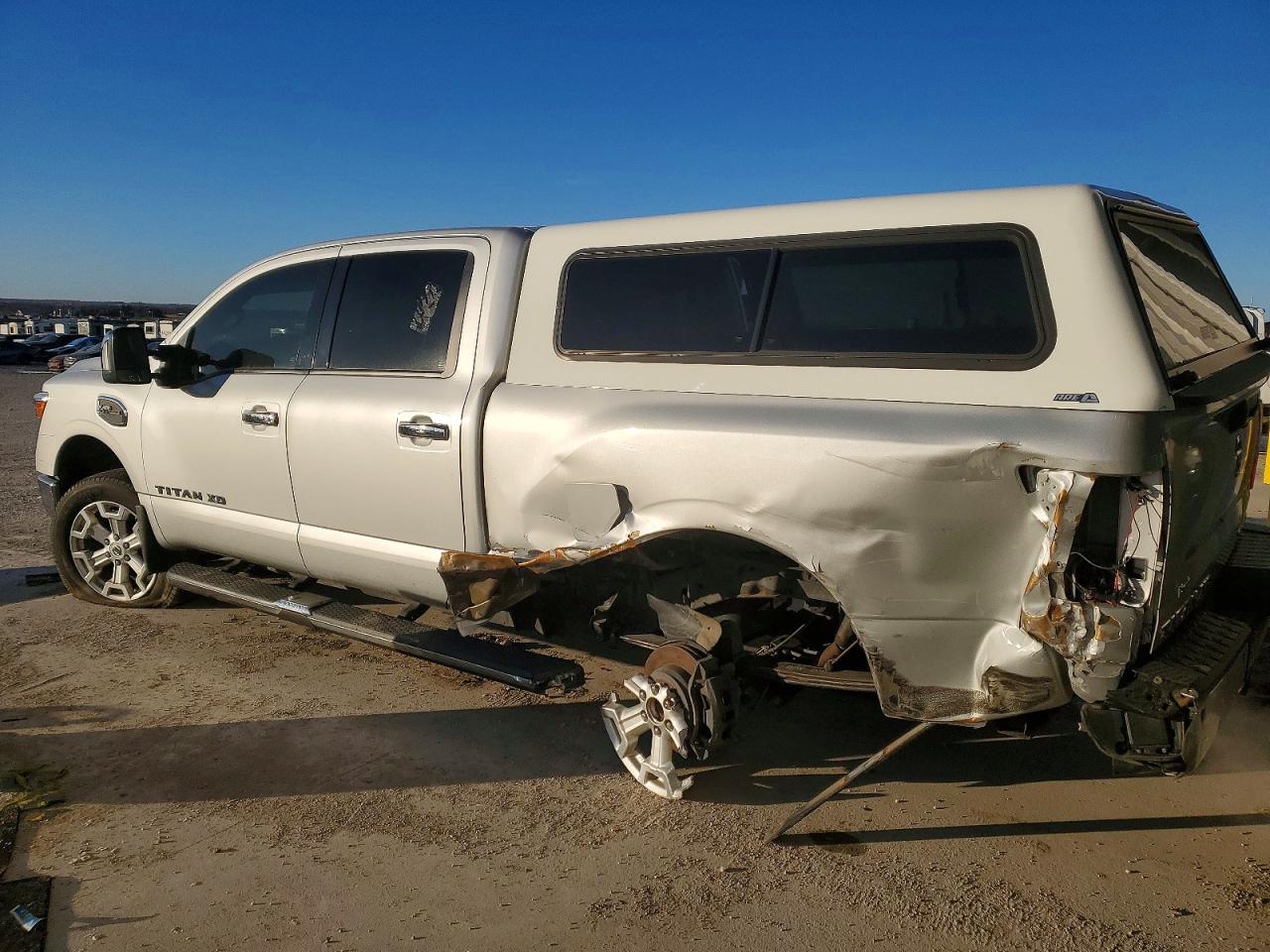 2016 NISSAN TITAN XD SL photo 2