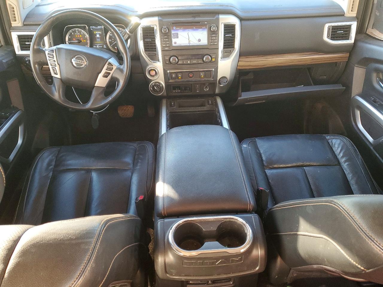 2016 NISSAN TITAN XD SL photo 8