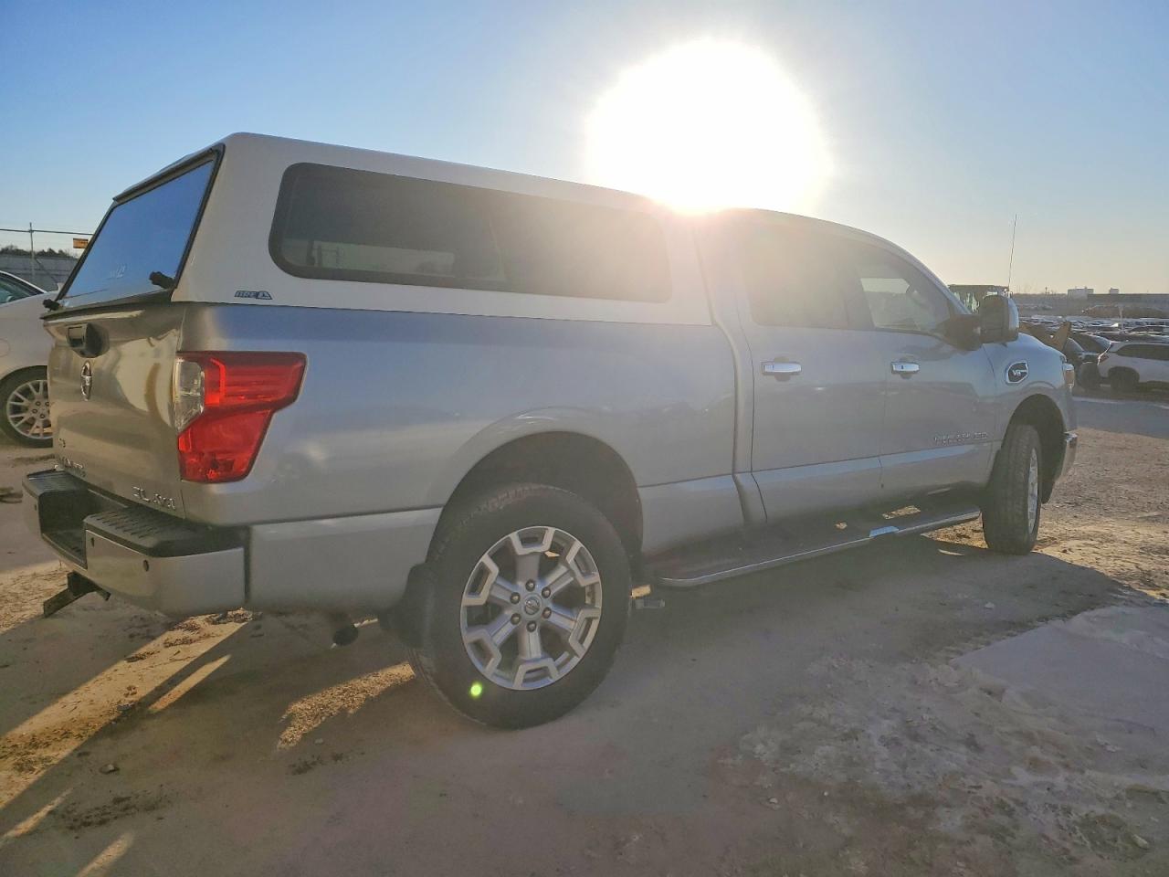 2016 NISSAN TITAN XD SL photo 3