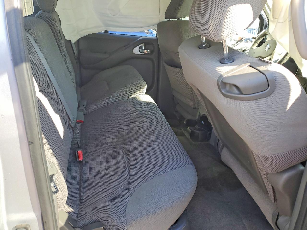 2011 NISSAN FRONTIER S photo 10