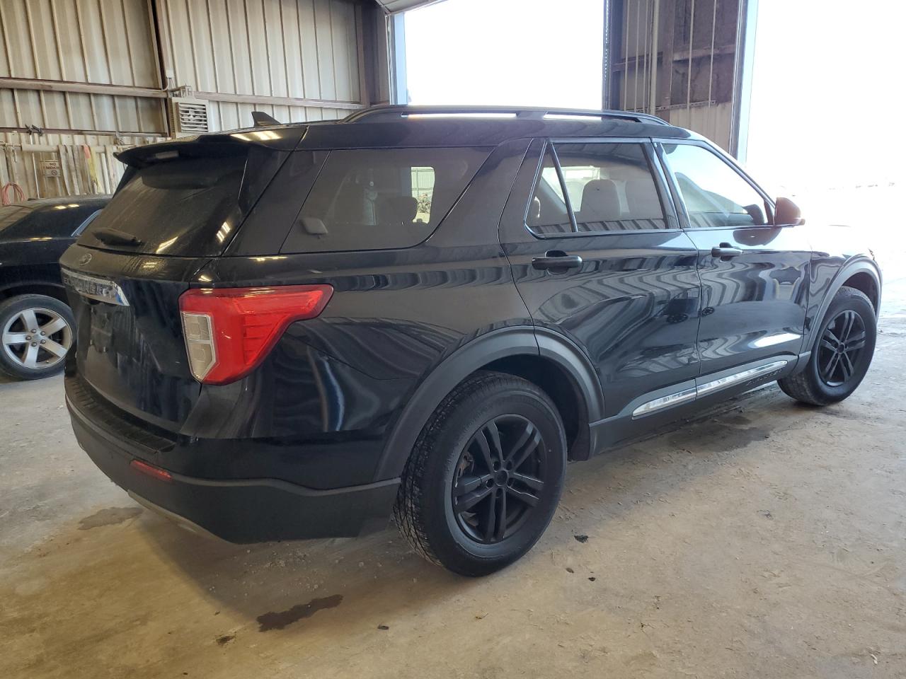 2023 FORD EXPLORER XLT photo 3