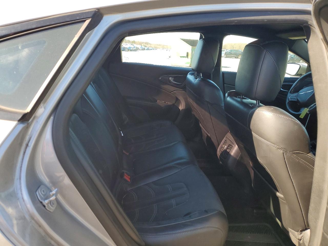 2015 CHRYSLER 200 S photo 10