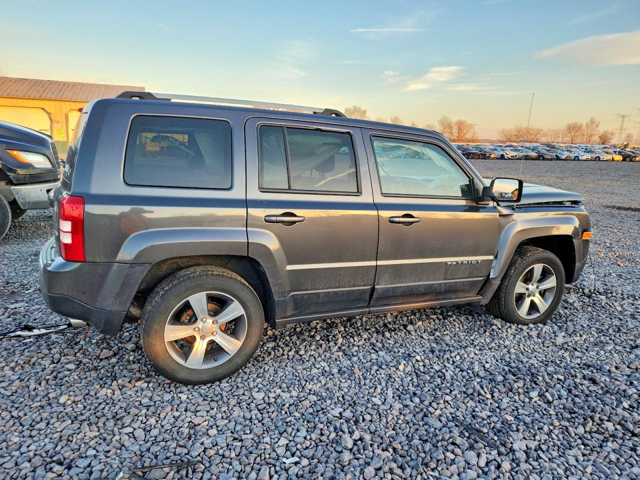 2017 JEEP PATRIOT LATITUDE photo 3