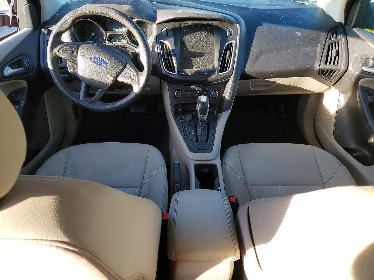 2015 FORD FOCUS SE photo 8