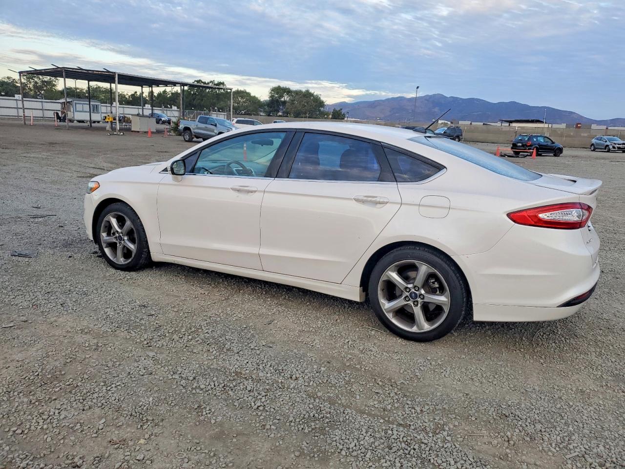 2014 FORD FUSION SE photo 2